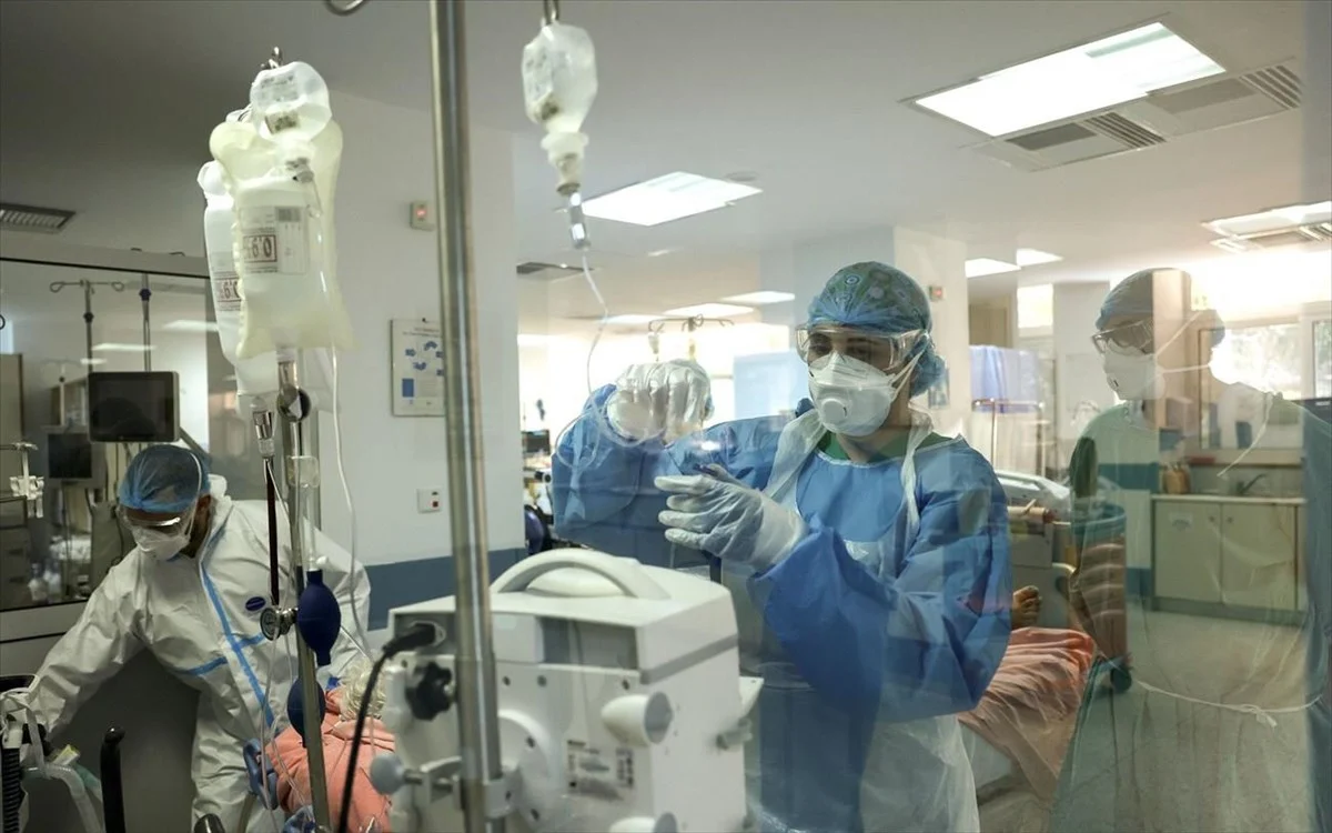 Κορωνοϊός: Στις 4.727 τα νέα κρούσματα, 41 νεκροί και 267 διασωληνωμένοι