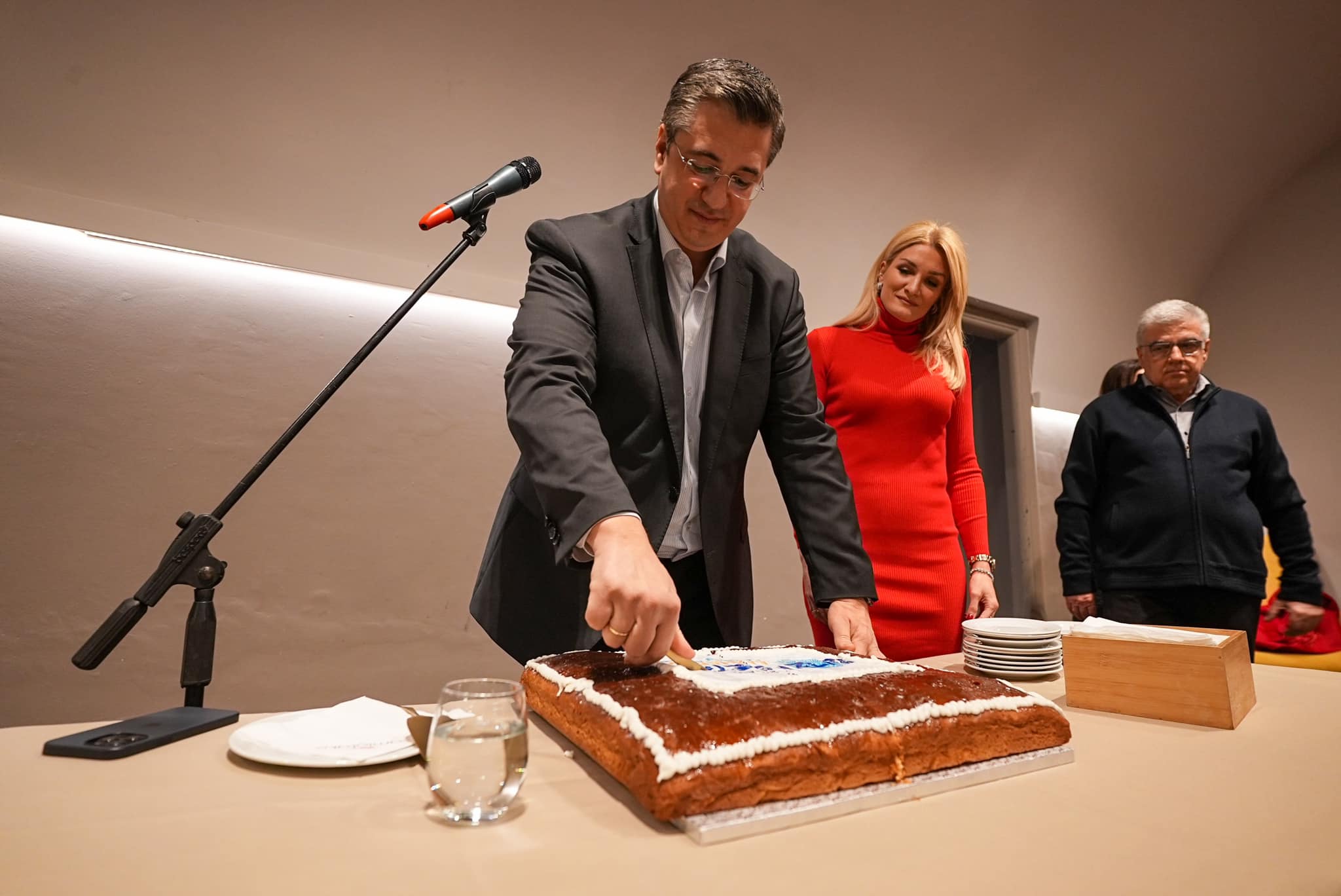 Έκοψε την βασιλόπιτα της η “Αλληλεγγύη” του Τζιτζικώστα!