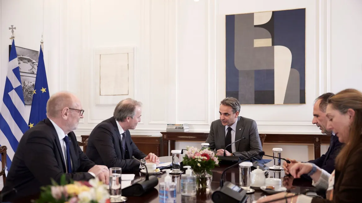 Κυριάκος Μητσοτάκης στους εκπροσώπους της ΕΕ: Θα αξιοποιήσουμε την εμπειρία σας στους σιδηροδρόμους