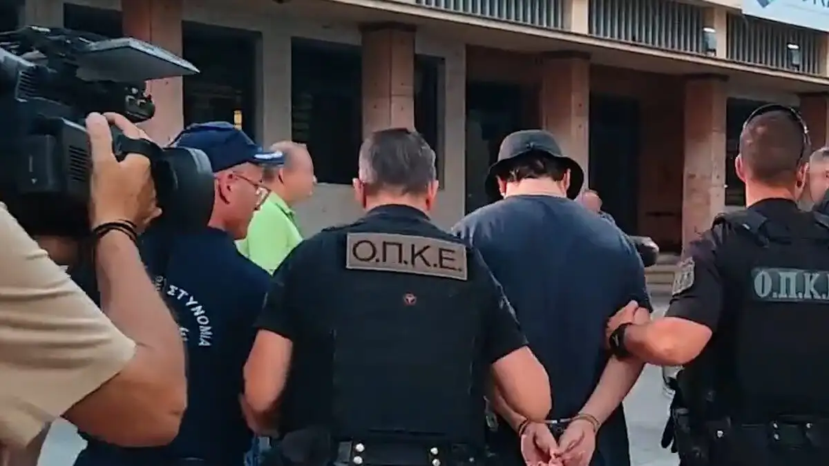 25χρονος κατηγορείται για τη φωτιά στο Γηροκομείο Πάτρας και του φώναζαν: «Μπράβο, λεβέντη μου»…