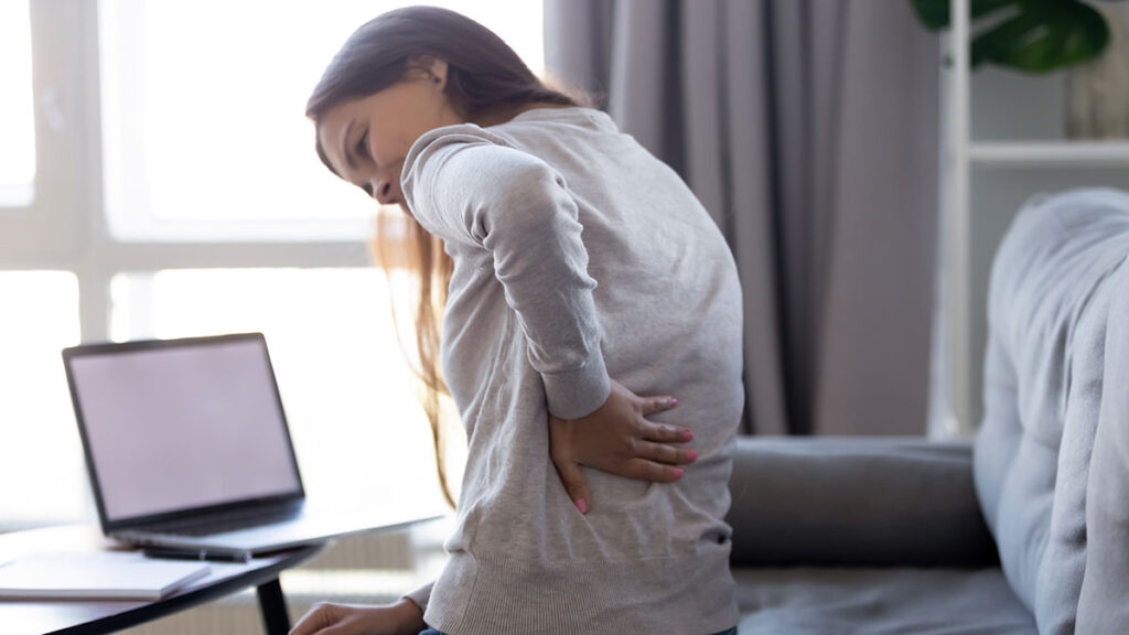 Πόνος στη μέση: 7 κινήσεις που θα τον κόψουν «μαχαίρι»