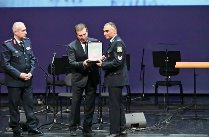 Βραβεύθηκε από τον Αρχηγό της ΕΛ.ΑΣ. και τον Υπουργό ο αστυνομικός Νίκος Γεωργιάδης