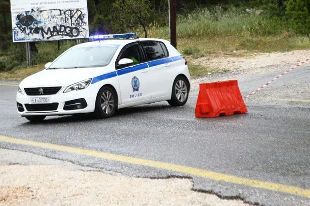 Πέλλα: Πατέρας και γιος συνελήφθησαν επ’ αυτοφώρω να σκάβουν σε ρέμα για αρχαία